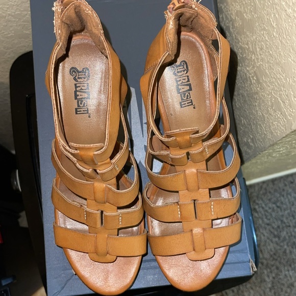 Light brown wedges - Picture 7 of 7